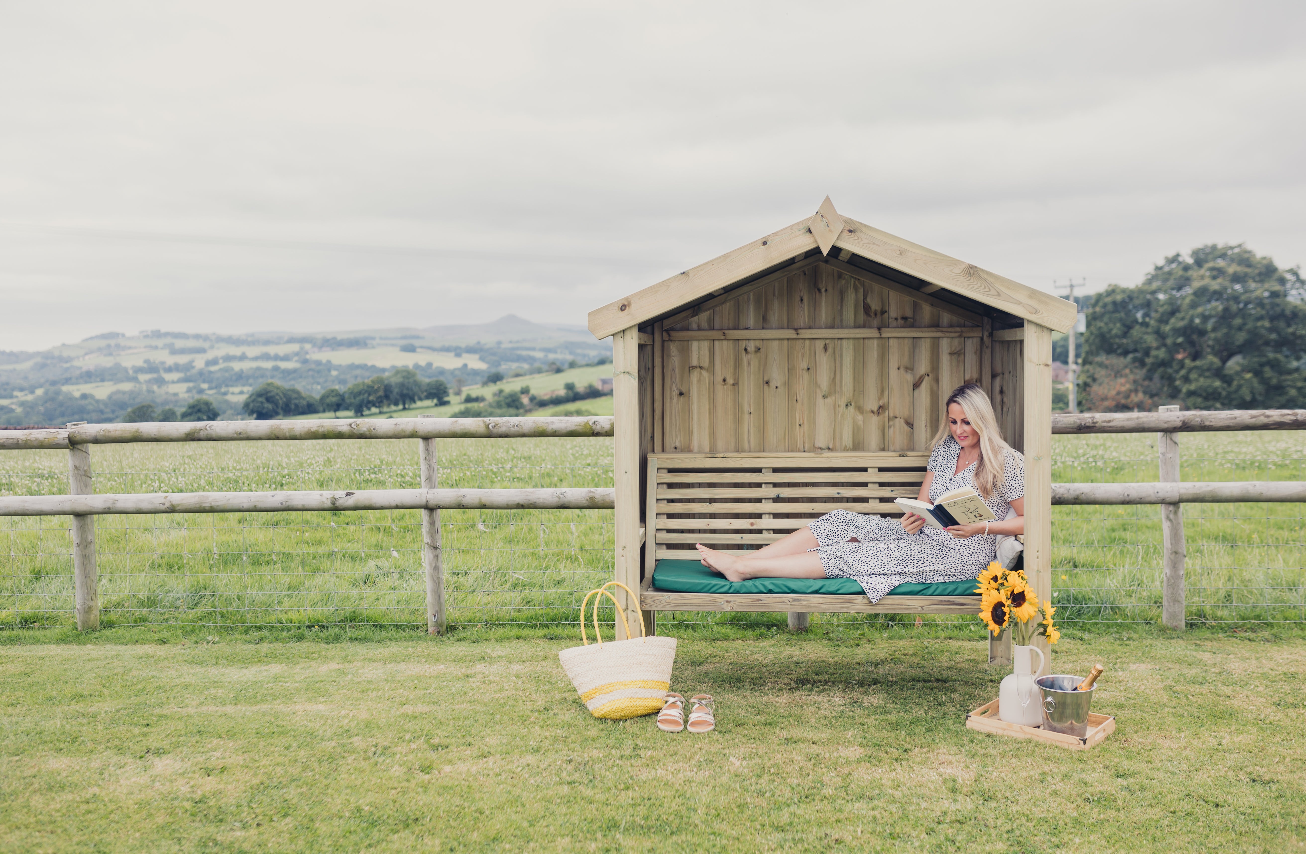 Churnet Valley Cottage Arbour Fully Enclosed 3 Seater CA102 7435353659033