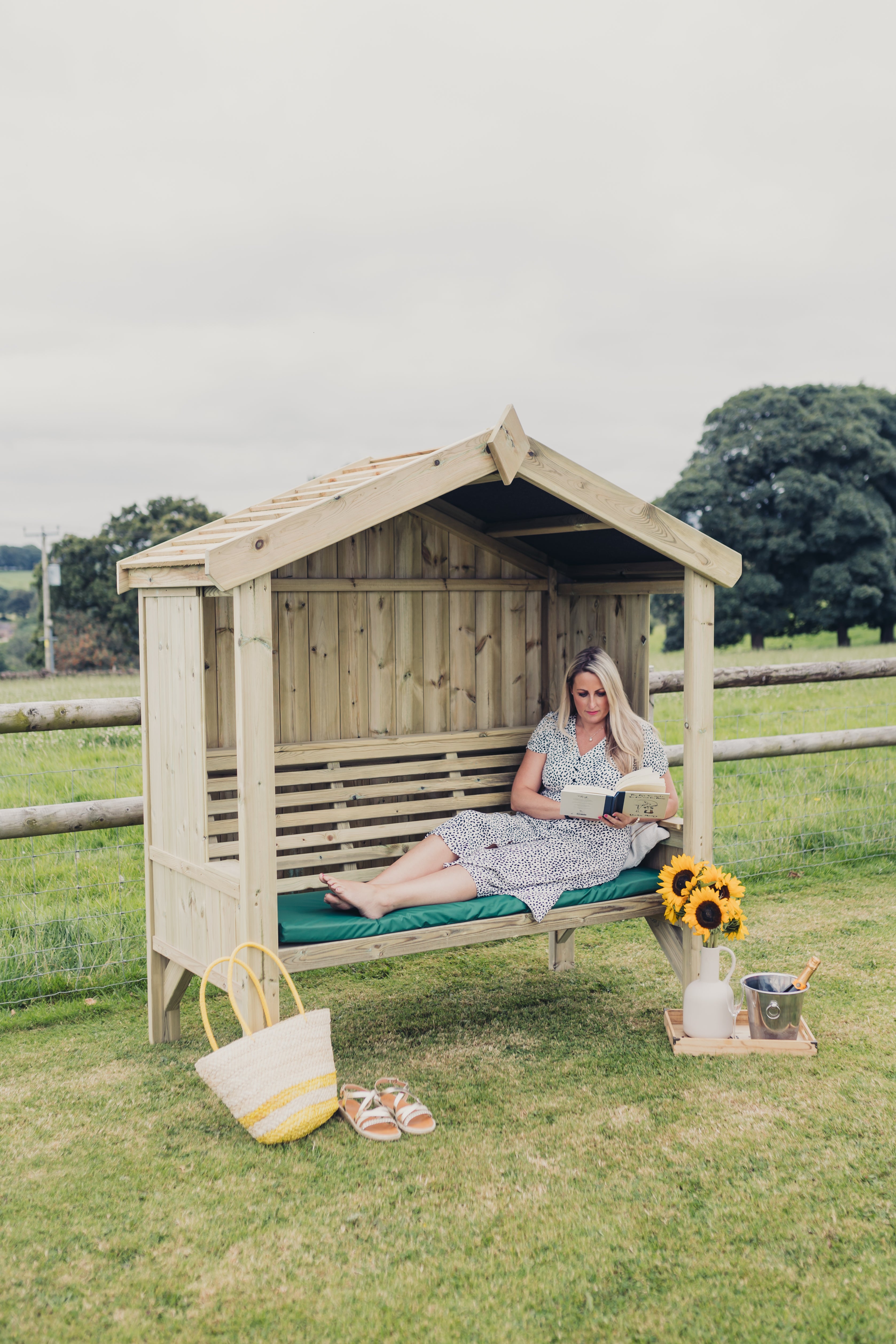 Churnet Valley Cottage Arbour Fully Enclosed 3 Seater CA102 7435353659033