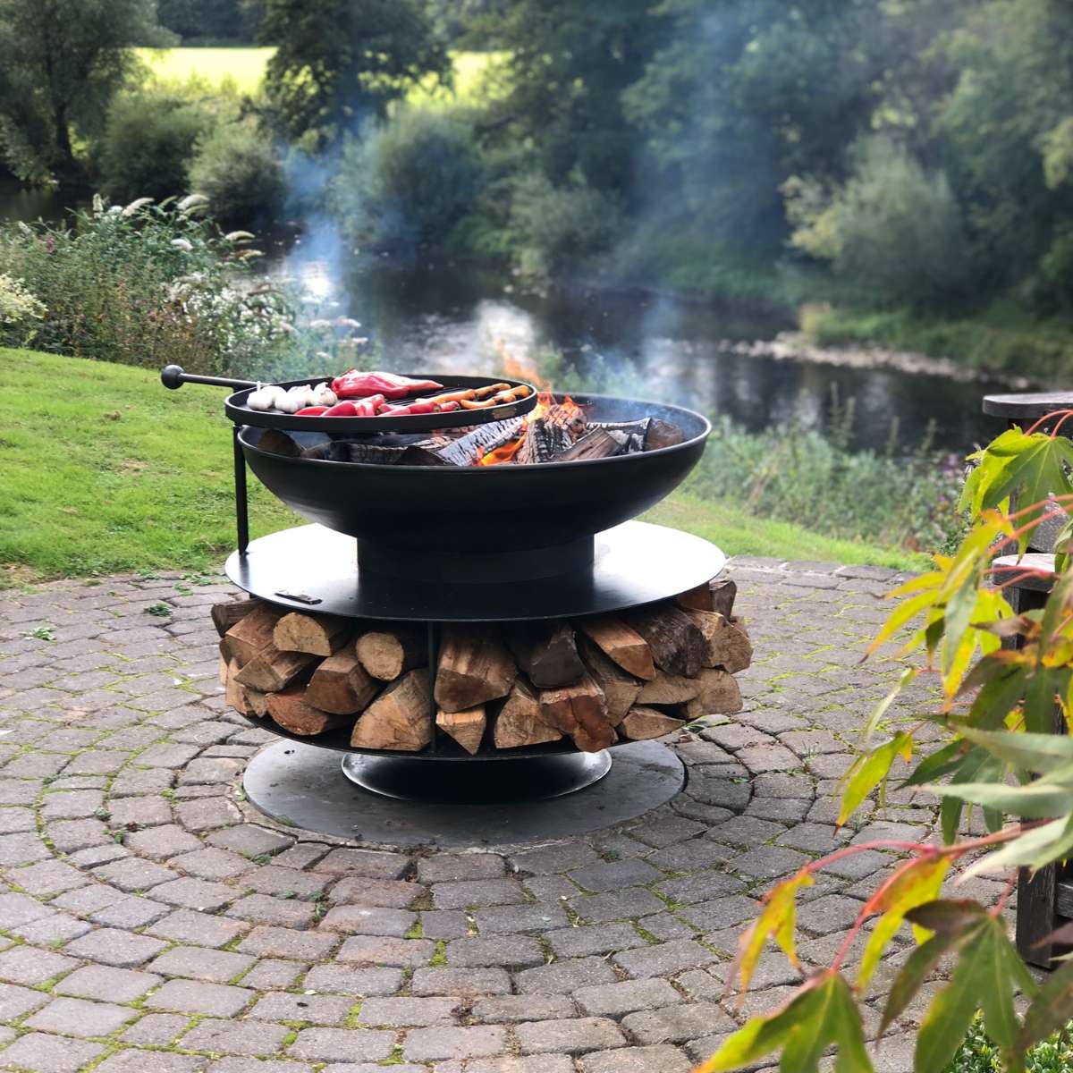 Firepits UK Ring of Logs with Swing Arm BBQ Rack 90cm ROL90SWA