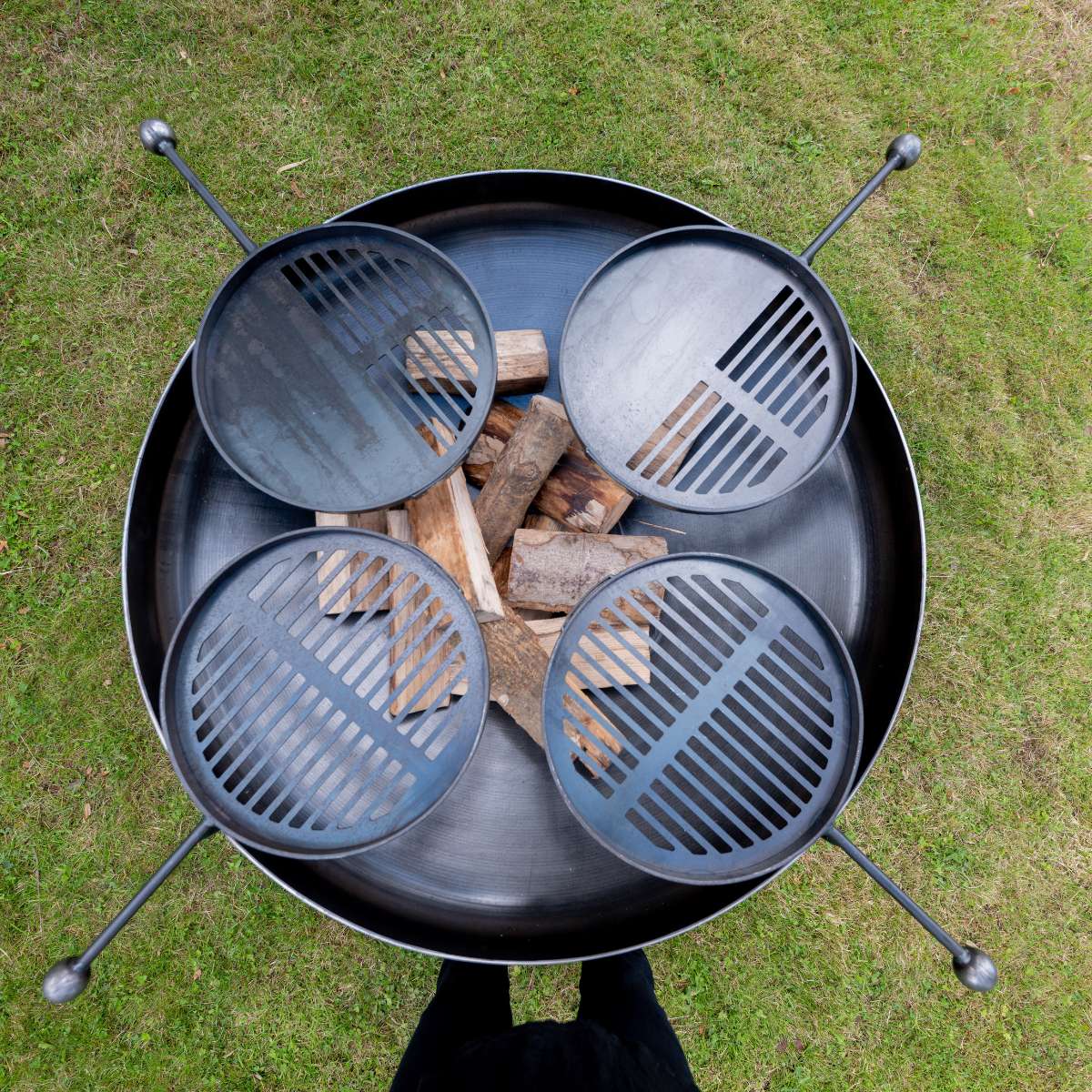 Firepits UK Ring of Logs with Four Swing Arm BBQ Racks 120cm ROL120SWA/4