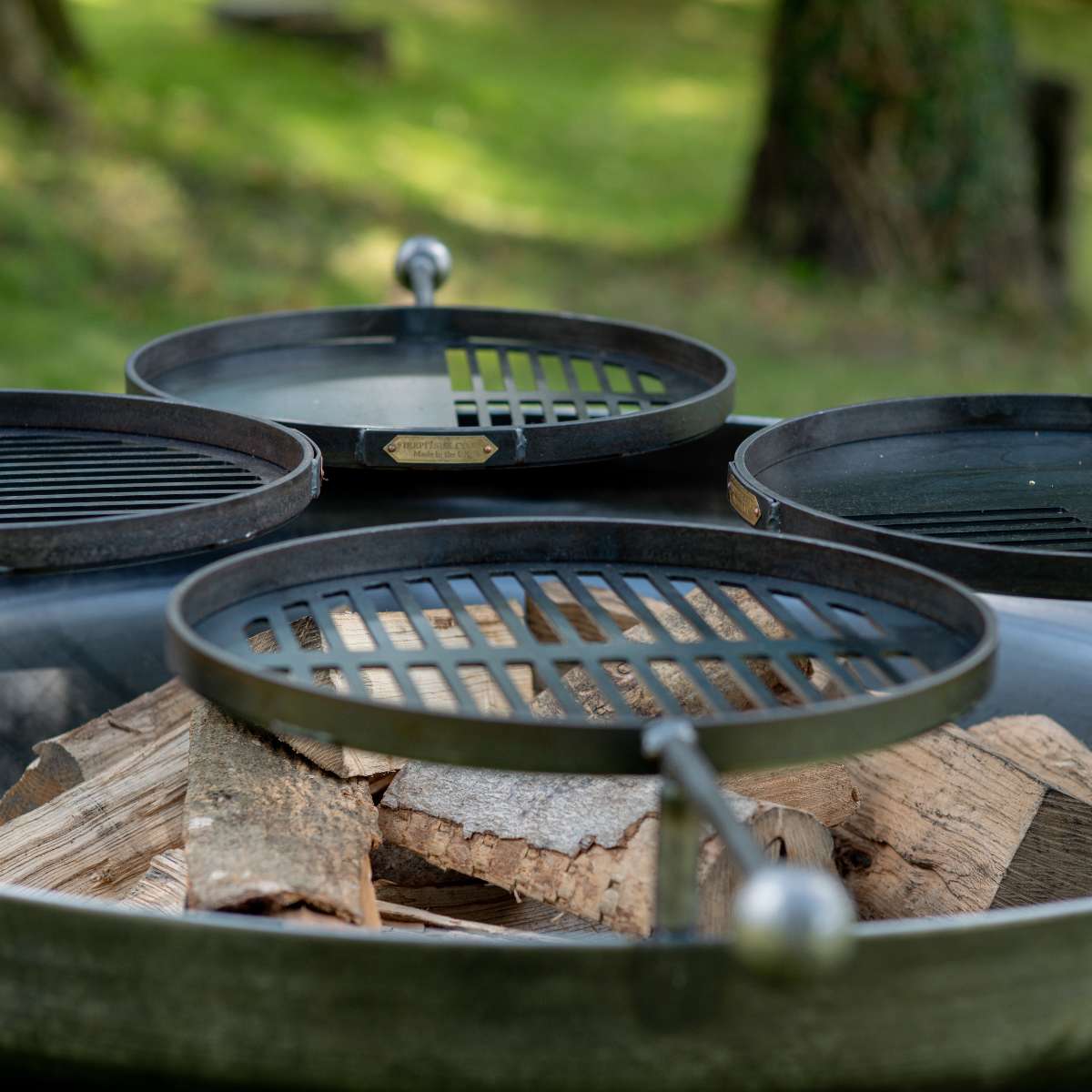 Firepits UK Ring of Logs with Four Swing Arm BBQ Racks 120cm ROL120SWA/4