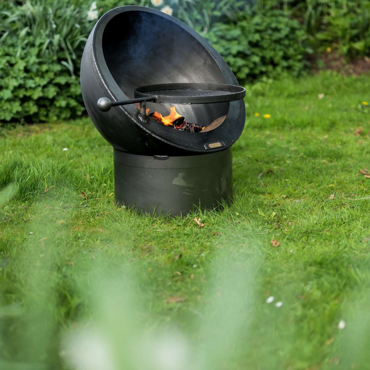 Firepits UK Tilted Sphere with Swing Arm BBQ Rack 70cm TS70SWA