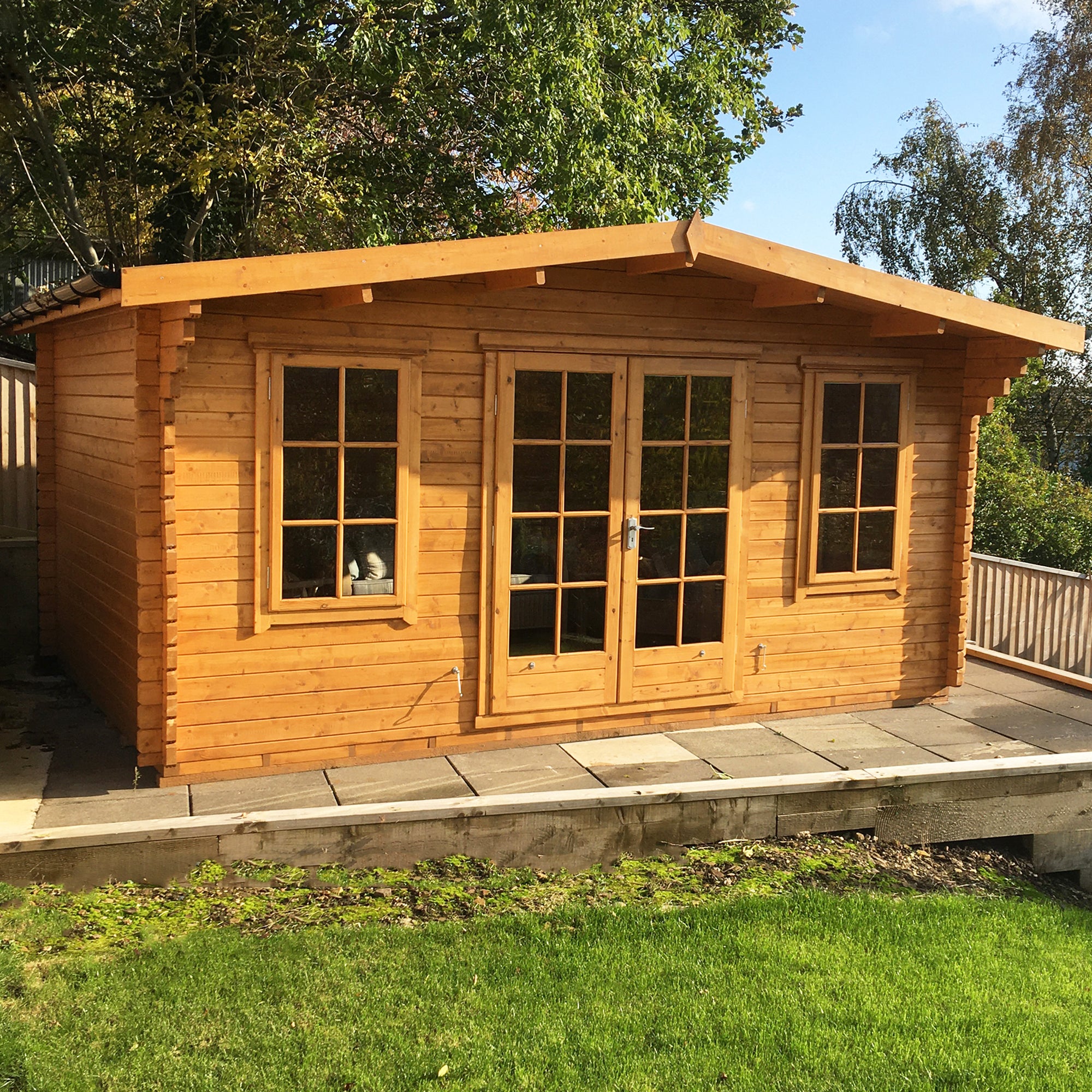 Shire Grizedale 28mm Corner Log Cabin (12x08)